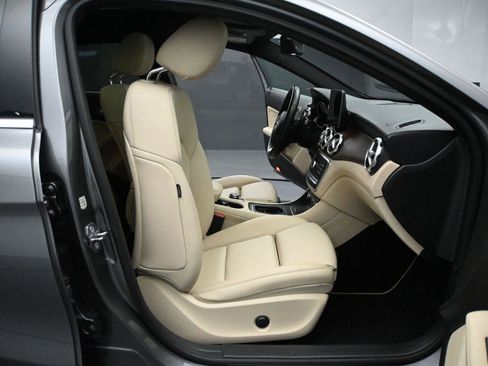 Used 2020 Mercedes-Benz GLA 250 4MATIC image 16