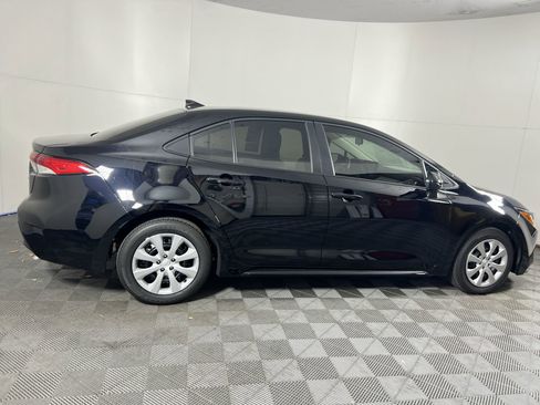 Used 2024 Toyota Corolla LE image 2