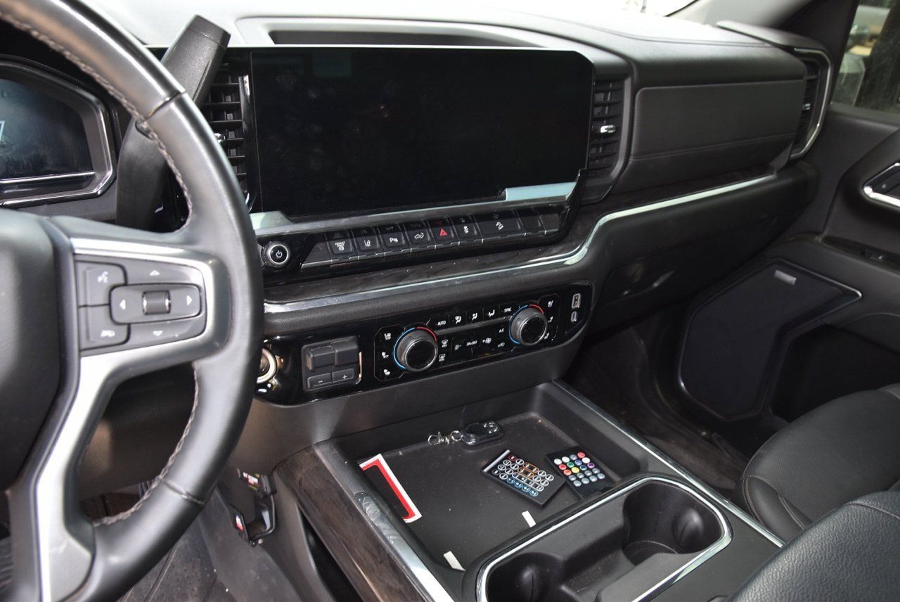 Used 2024 Chevrolet Silverado 2500 LTZ w/ LTZ Plus Package AWD/4WD image 9