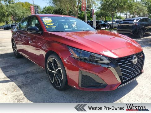 Certified 2023 Nissan Altima 2.5 SR FWD image 1