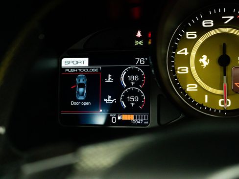 Used 2020 Ferrari Portofino image 15