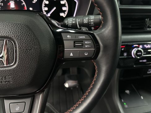 Used 2025 Honda Pilot TrailSport image 16