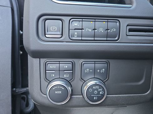 Used 2021 GMC Yukon SLT w/ SLT Premium Package image 28