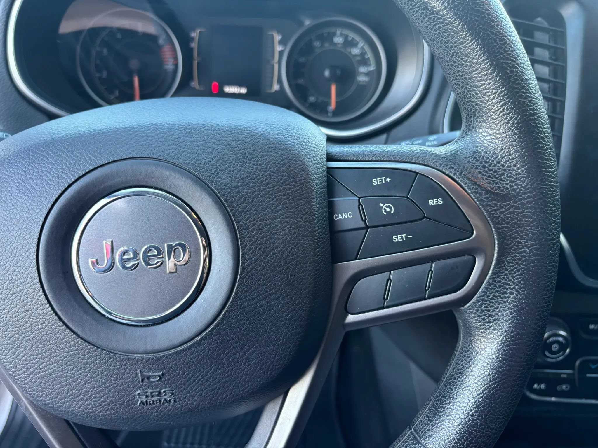 Used 2019 Jeep Cherokee Latitude w/ Popular Appearance Group FWD image 13