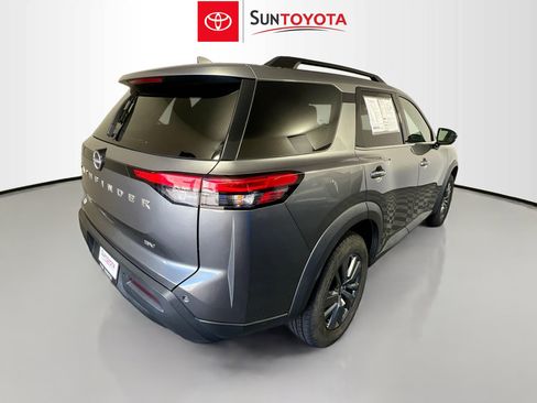 Used 2023 Nissan Pathfinder SV image 4