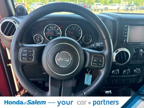 Used 2012 Jeep Wrangler Unlimited Rubicon w/ Connectivity Group AWD/4WD image 14