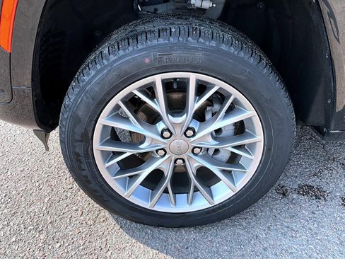 Used 2022 Jeep Grand Cherokee Summit w/ Luxury Tech Group V image 22