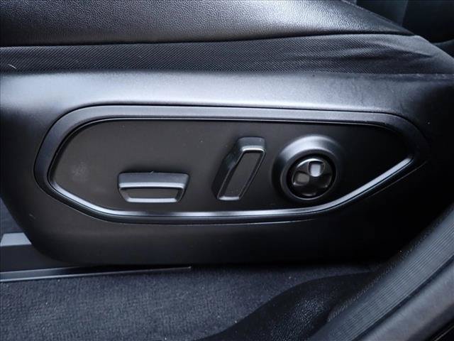 Used 2023 Jeep Grand Cherokee Limited w/ Black Appearance Package AWD/4WD image 14