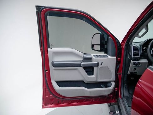 Used 2018 Ford F250 XLT w/ XLT Premium Package image 22