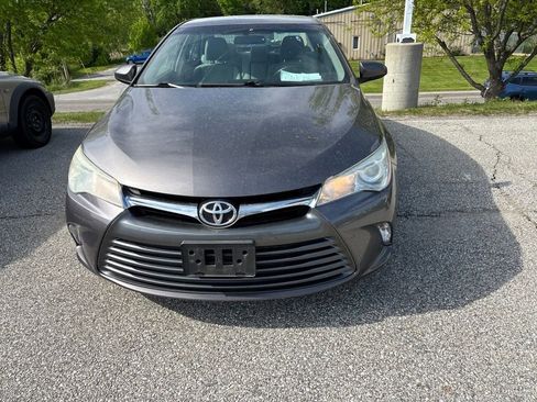Used 2016 Toyota Camry LE FWD image 2