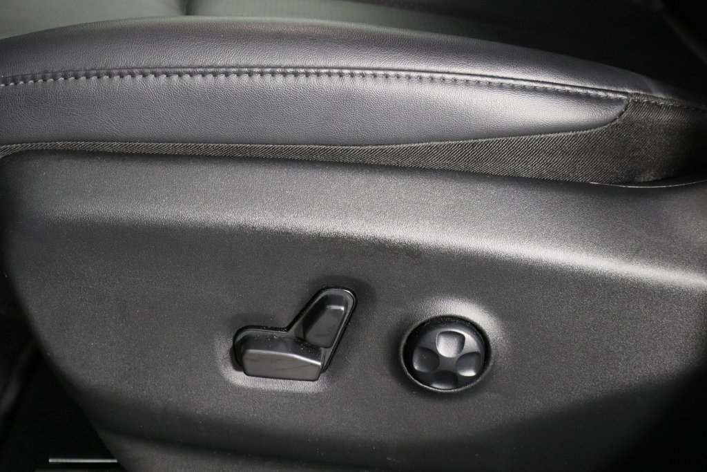 Used 2025 Chrysler Pacifica Select FWD image 25