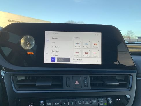 Used 2025 Lexus ES 350 w/ Premium Package image 23