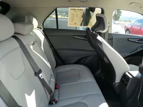 Certified 2025 Kia Niro EX image 23