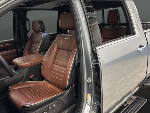 Used 2025 GMC Sierra 3500 Denali Ultimate AWD/4WD image 9