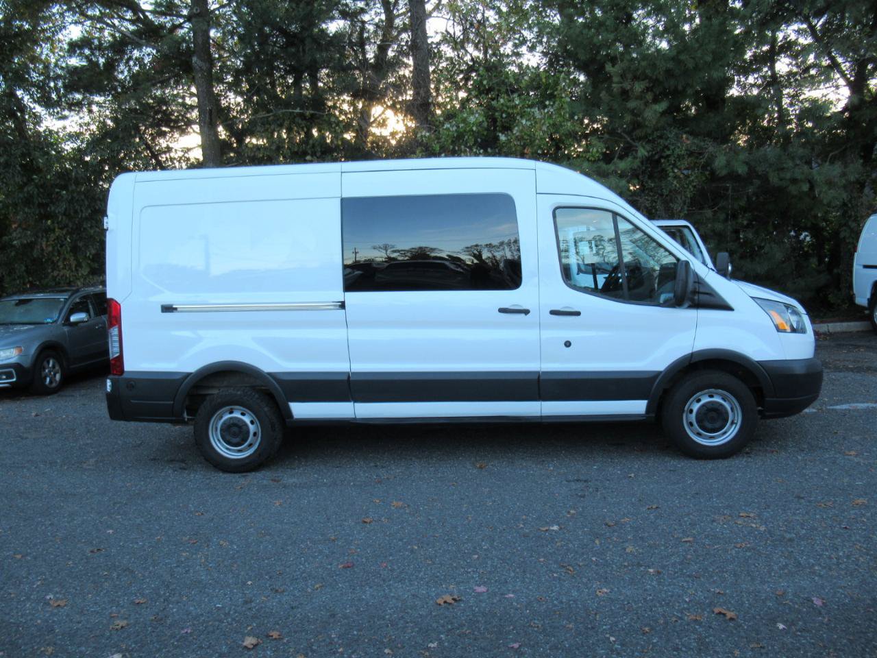 Used 2018 Ford Transit 250 148 Medium Roof RWD image 21
