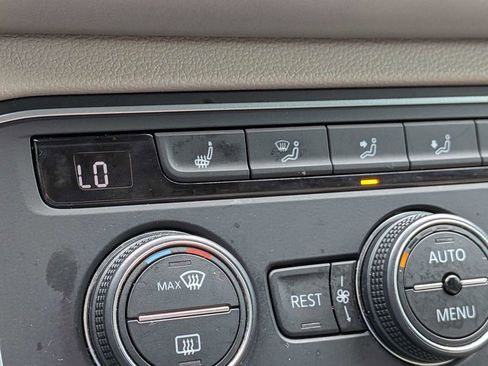 Used 2019 Volkswagen Atlas SE w/ Towing Package FWD image 21