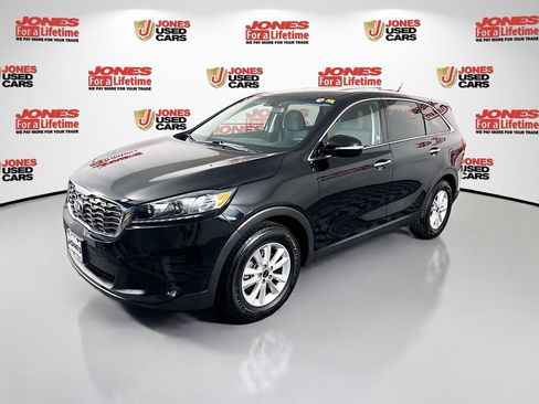 Used 2019 Kia Sorento L image 11