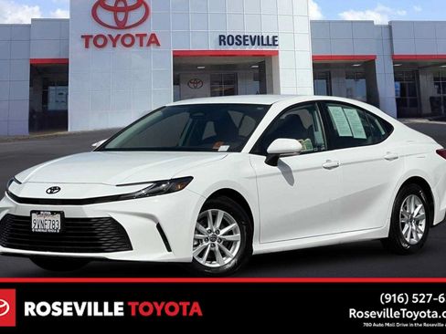 Used 2025 Toyota Camry LE w/ Convenience Package FWD image 1