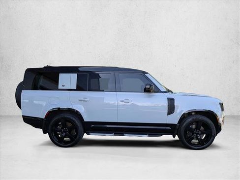 Certified 2023 Land Rover Defender 130 X-Dynamic SE AWD/4WD image 4