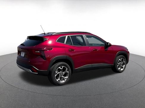 Used 2025 Chevrolet Trax LT FWD image 10