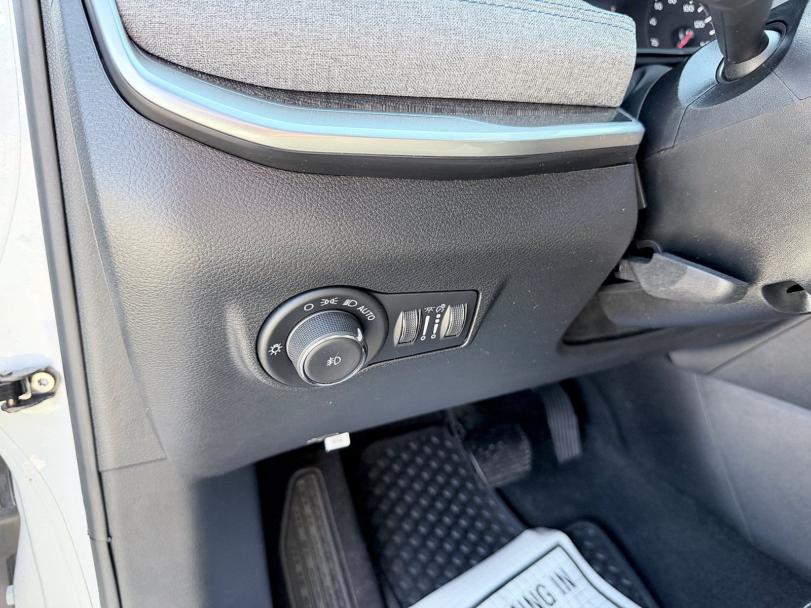 Used 2024 Jeep Compass Latitude w/ Convenience Group AWD/4WD image 25