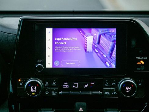 Used 2024 Toyota Highlander XLE image 22