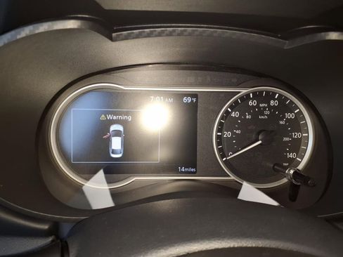 New 2025 Nissan Versa SR w/ Trunk Package image 15