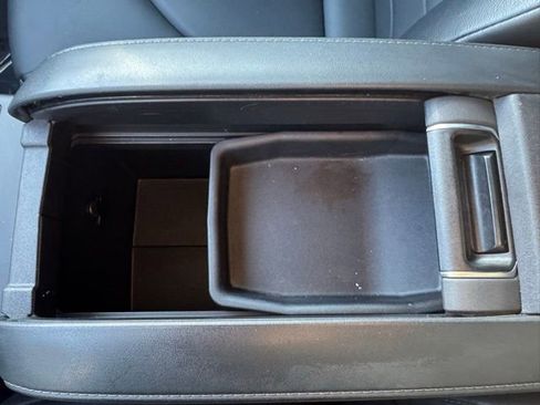 Used 2023 Toyota Highlander XLE AWD/4WD image 23