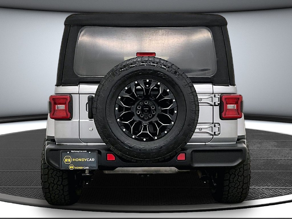 Used 2019 Jeep Wrangler Unlimited Sahara AWD/4WD image 5