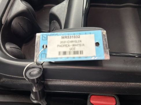 Used 2021 Chrysler Pacifica Touring-L w/ Premium & Safety Sphere Group image 31