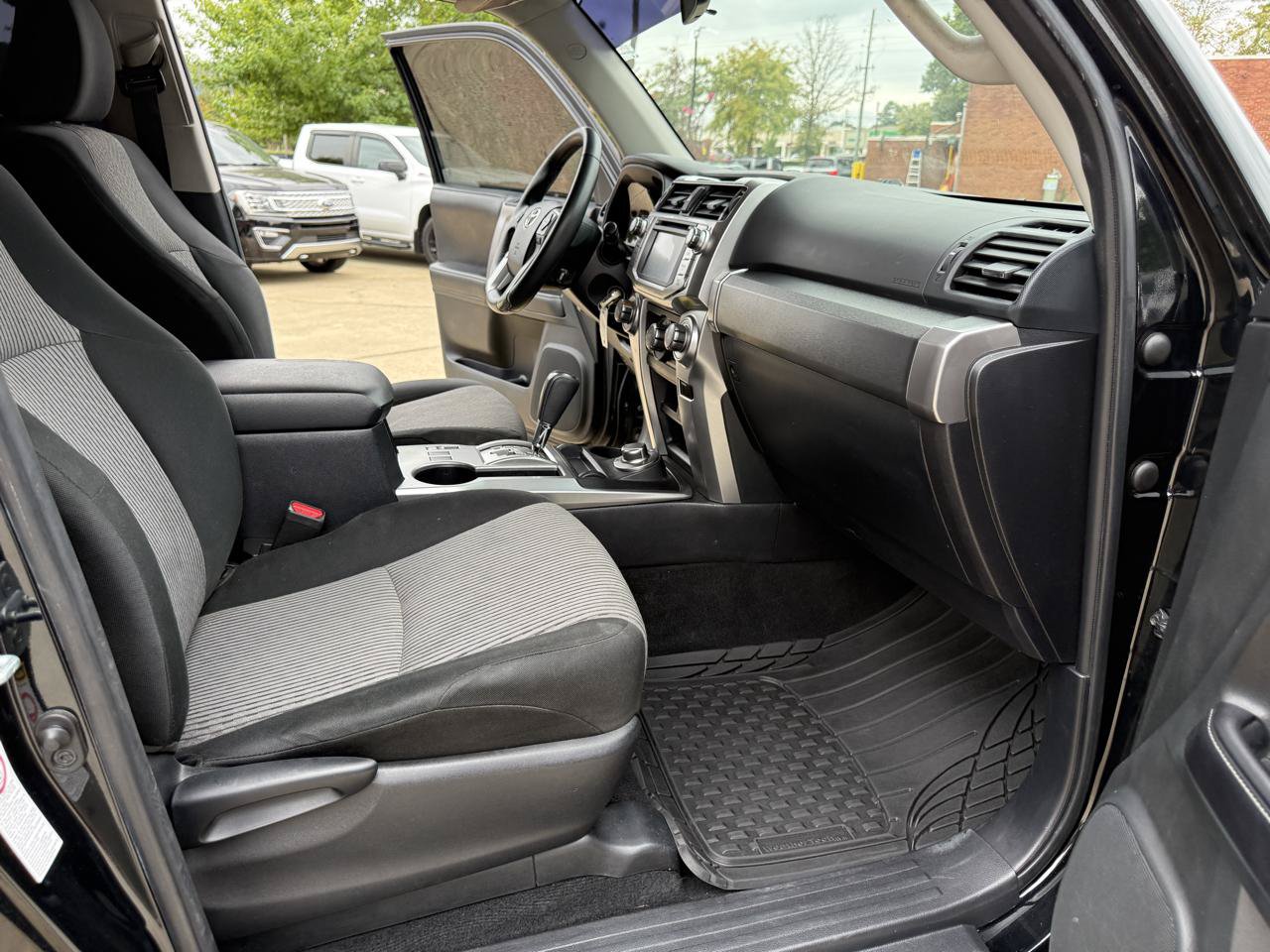 Used 2016 Toyota 4Runner SR5 AWD/4WD image 25