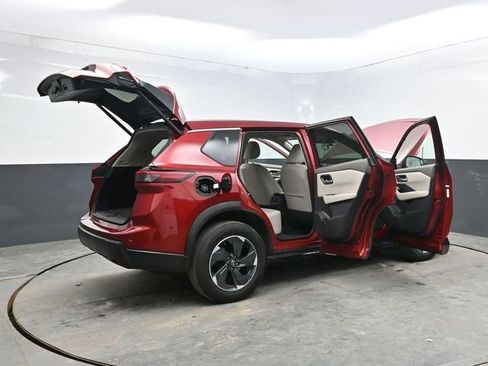 Used 2025 Nissan Rogue SV image 43