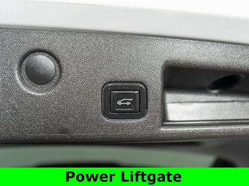 Used 2018 Chevrolet Equinox Premier image 30