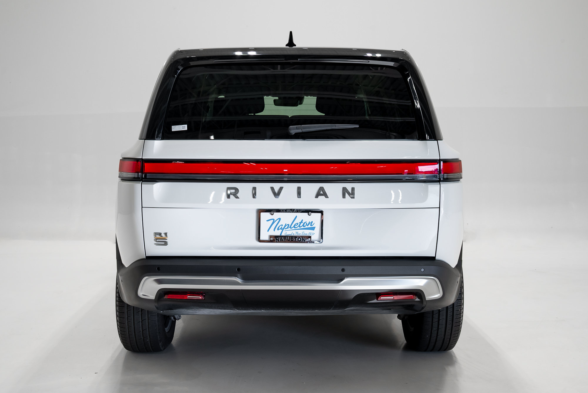 Used 2024 Rivian R1S Adventure Quad AWD/4WD image 29