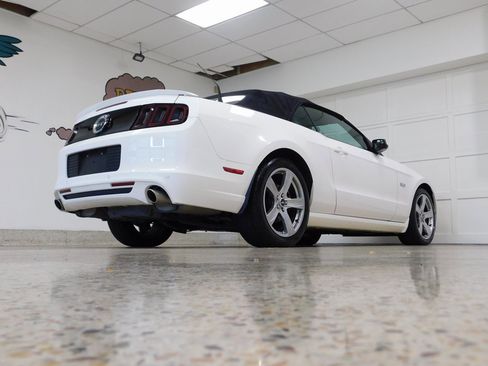 Used 2013 Ford Mustang GT Premium image 16