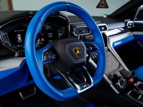 Used 2022 Lamborghini Urus AWD/4WD image 42