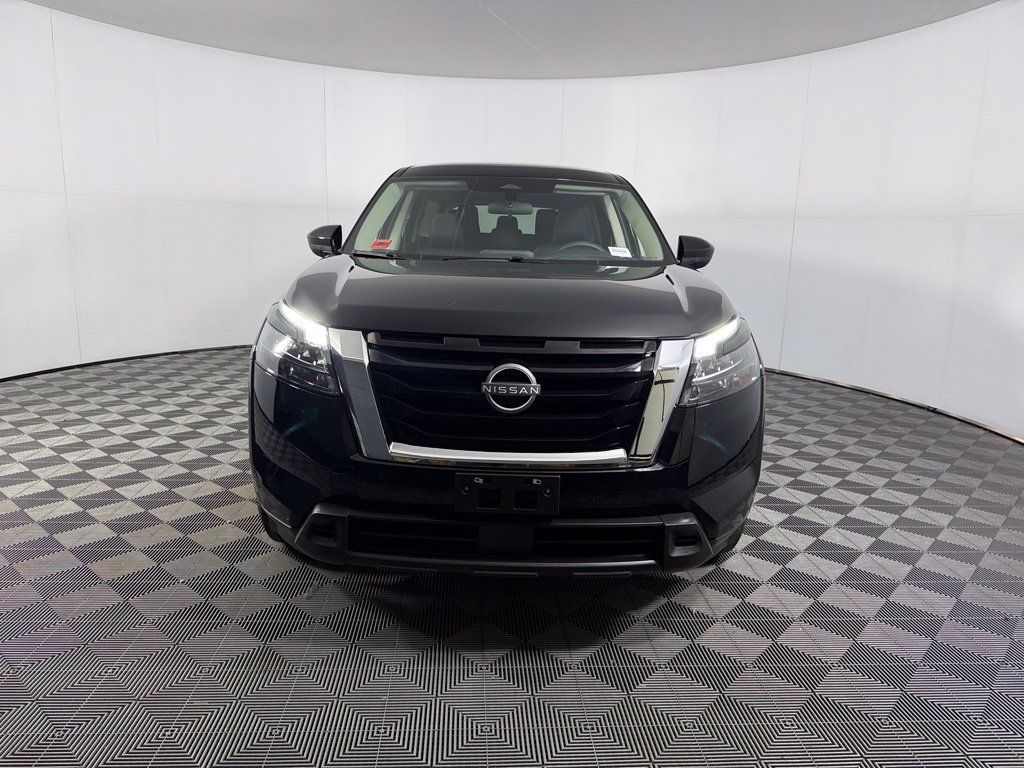 Used 2025 Nissan Pathfinder S FWD image 11