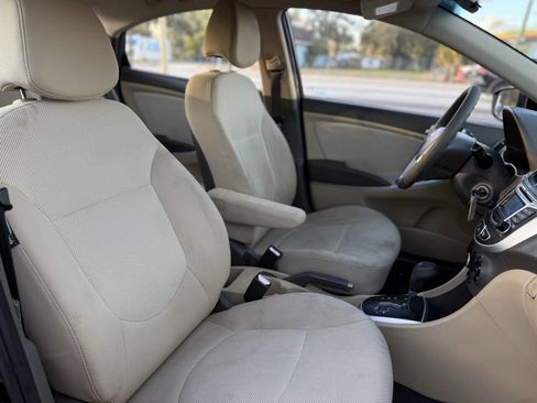 Used 2012 Hyundai Accent GLS image 23