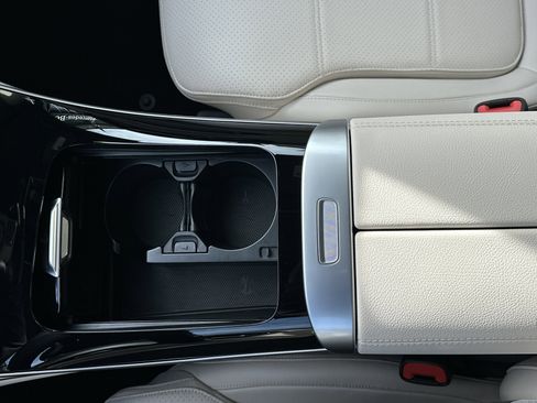 Certified 2025 Mercedes-Benz C 300 4MATIC Sedan image 24