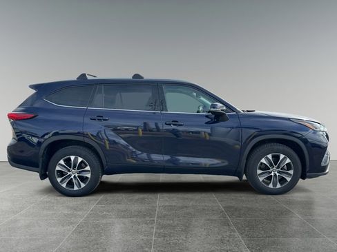 Used 2022 Toyota Highlander XLE image 6