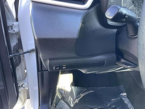 Used 2022 Toyota Corolla LE image 29