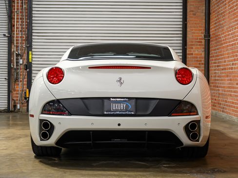 Used 2014 Ferrari California image 9