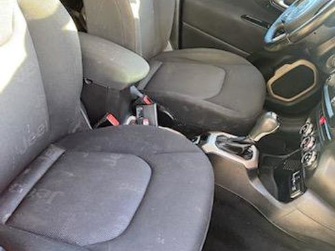 Used 2015 Jeep Renegade Latitude image 5