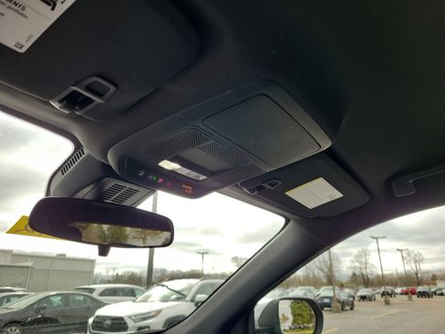 Used 2025 Chevrolet Equinox LT image 30