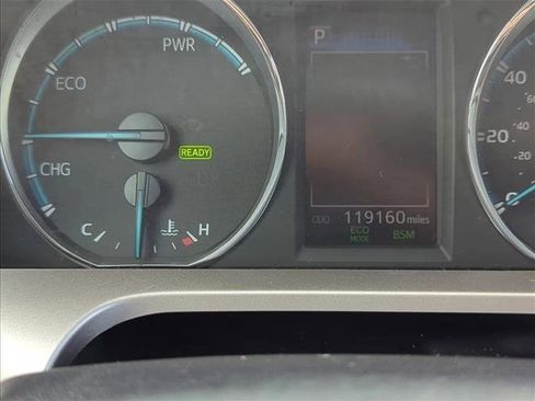 Used 2018 Toyota RAV4 LE Plus image 9