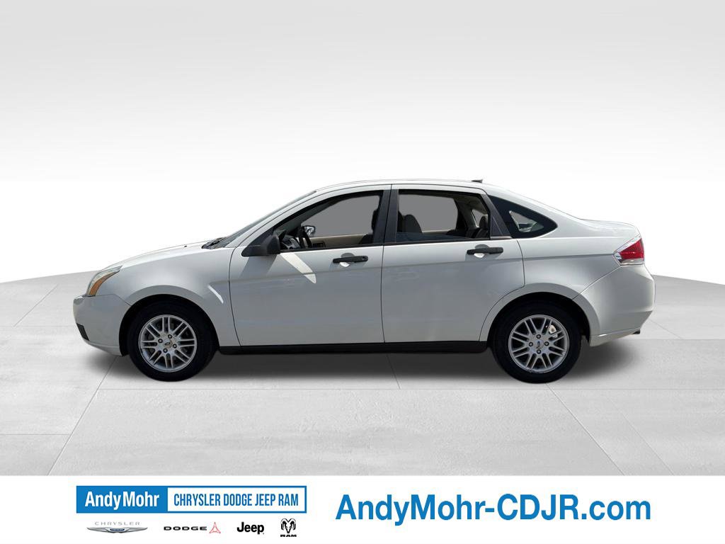 Used 2009 Ford Focus SE FWD image 2