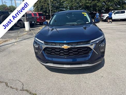 Used 2024 Chevrolet Trax LT w/ Driver Confidence Package FWD image 8