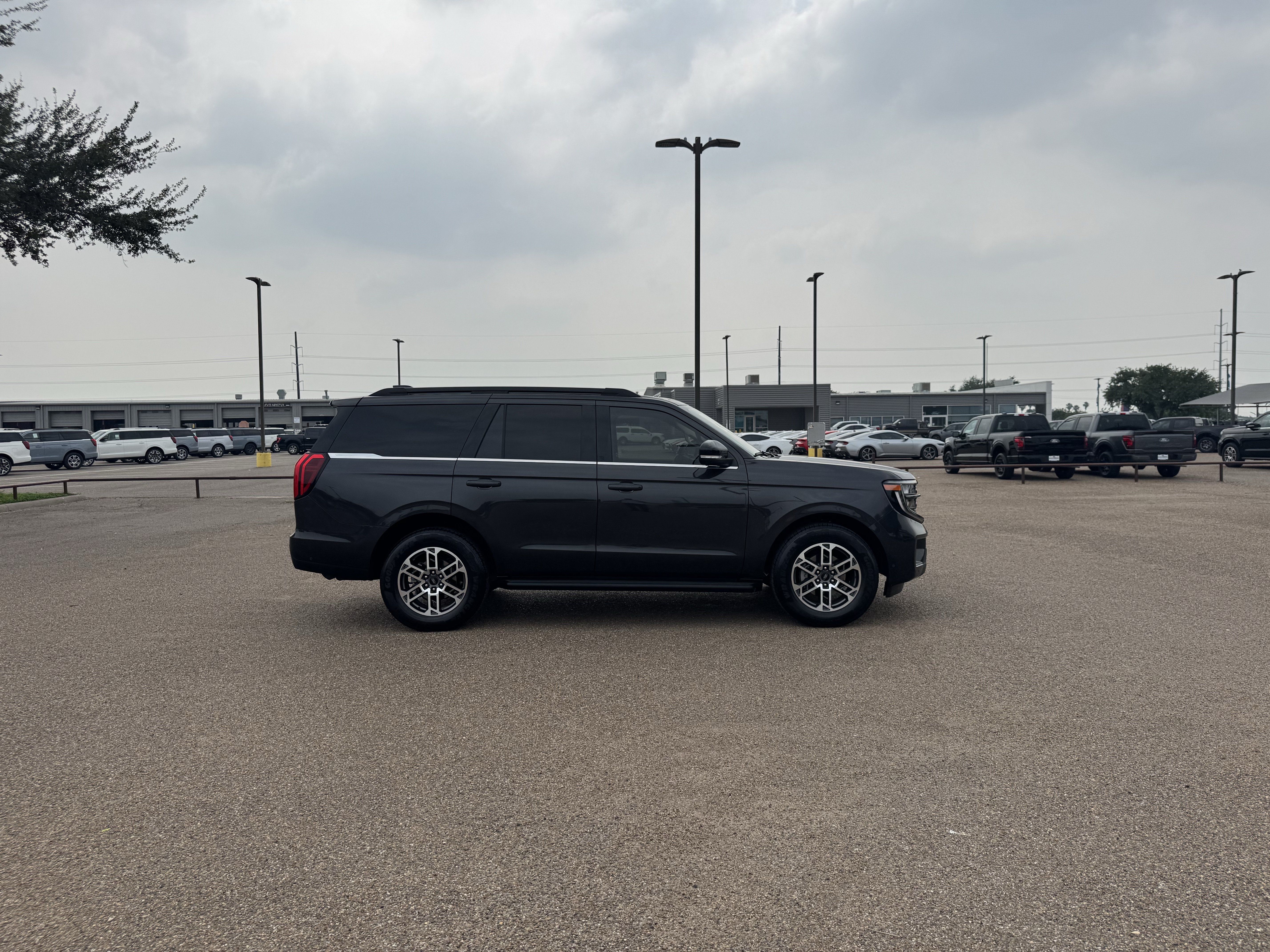 Certified 2025 Ford Expedition Active RWD image 4