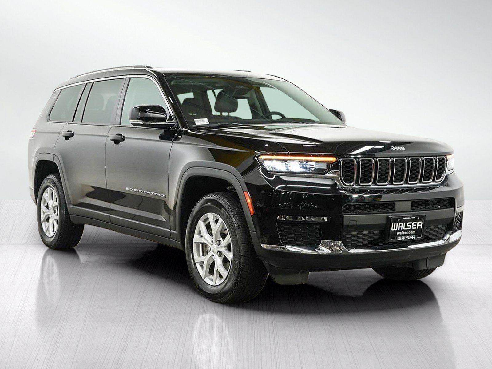 Used 2023 Jeep Grand Cherokee L Limited AWD/4WD image 9