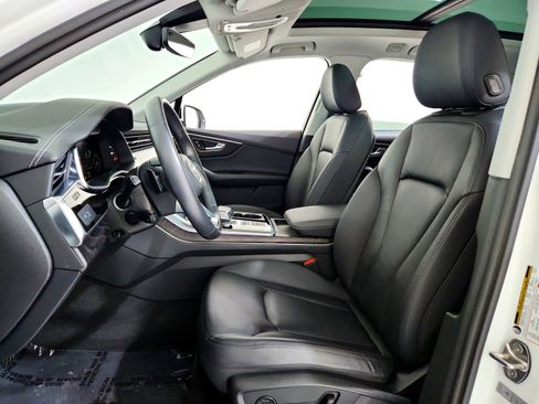 Used 2023 Audi Q7 3.0T Premium w/ Convenience Package image 9